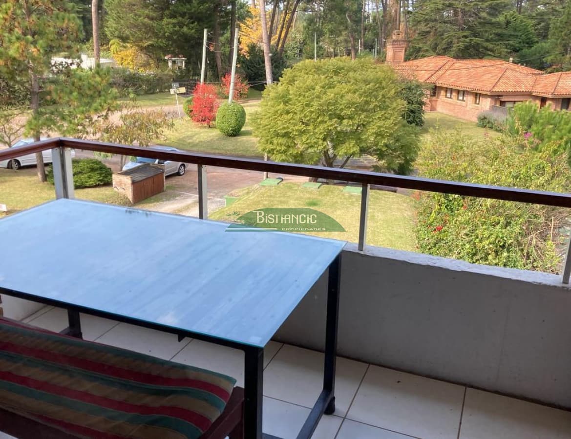 Venta o Alquiler temporal - Depto tipo casa de 3 dorm 2 baños, estufa alto rendimiento, play room, balcón con parrilla. Cochera.
