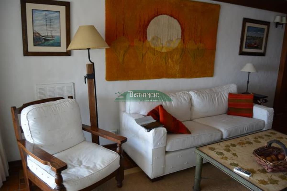 ALQUILER DE TEMPORADA Apartamento en Puerto, Punta del este, con excelente ubicación. 3 dormitorios, 3 baños, terraza y garaje