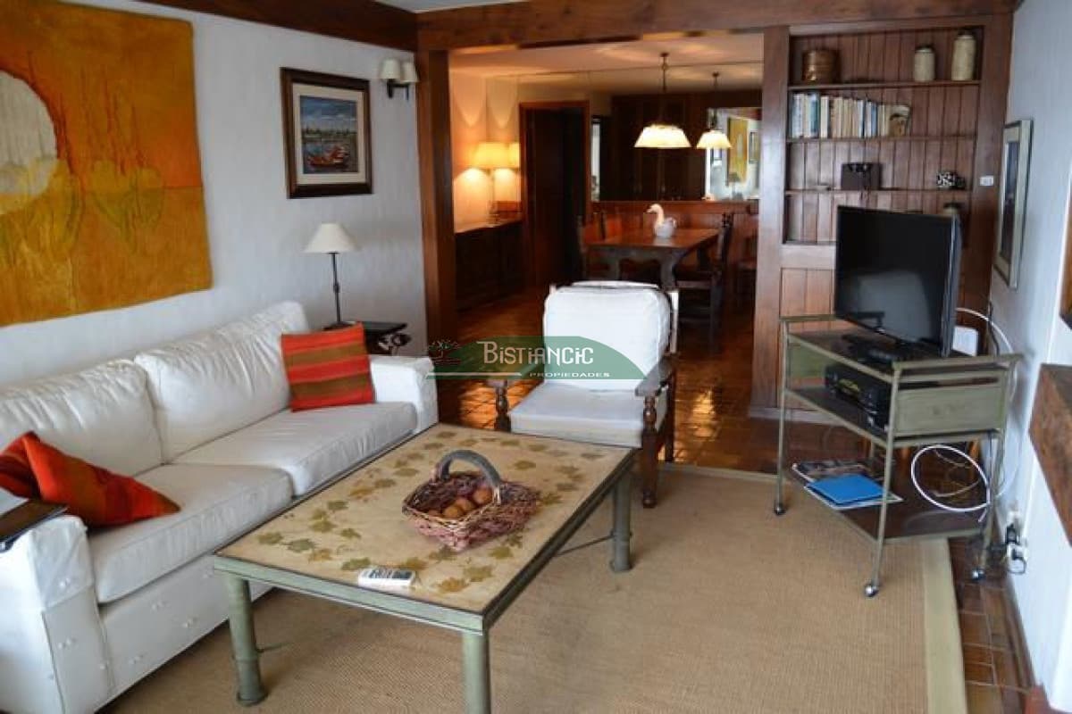 ALQUILER DE TEMPORADA Apartamento en Puerto, Punta del este, con excelente ubicación. 3 dormitorios, 3 baños, terraza y garaje