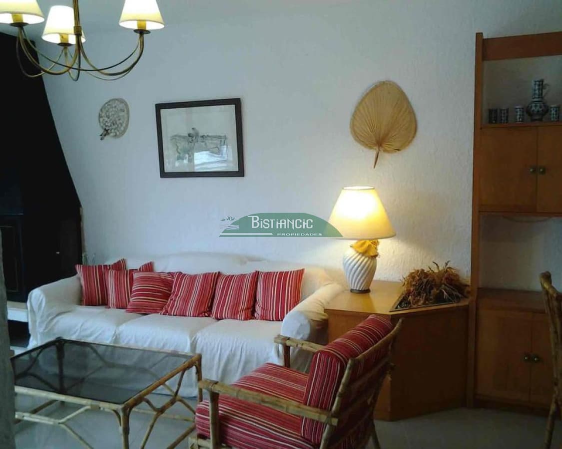 ALQUILER DE TEMPORADA Apartamento en Arcobaleno de 2 dormitorios, 2 baños, garage y balcón