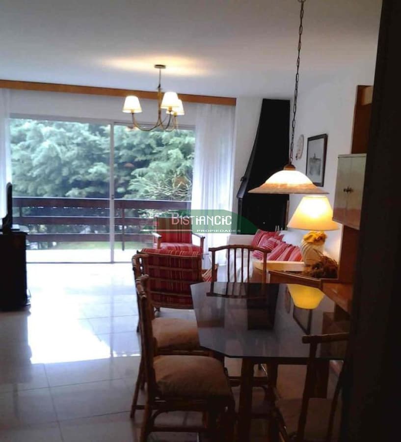 ALQUILER DE TEMPORADA Apartamento en Arcobaleno de 2 dormitorios, 2 baños, garage y balcón