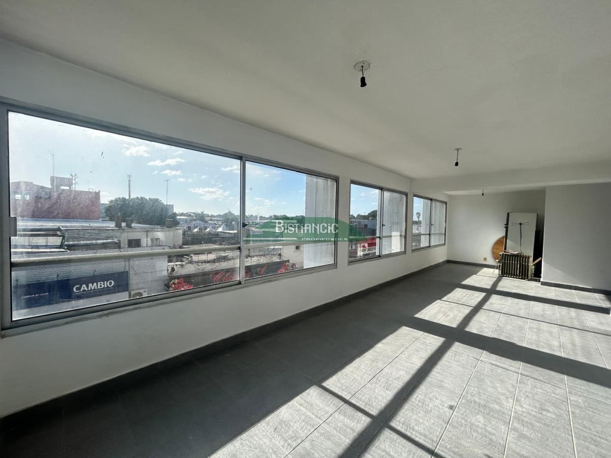 Departamento en plaza de Maldonado, 40 m2 Ideal para EstudioOficina