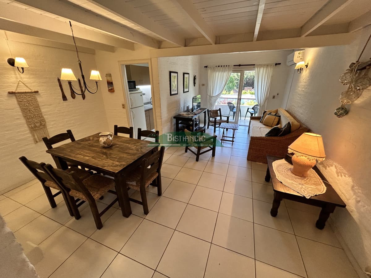 ALQUILER DE TEMPORADA Apartamento cómodo en barrio Country, 3 dormitorios, 2 baños, terraza con parrillero y cochera