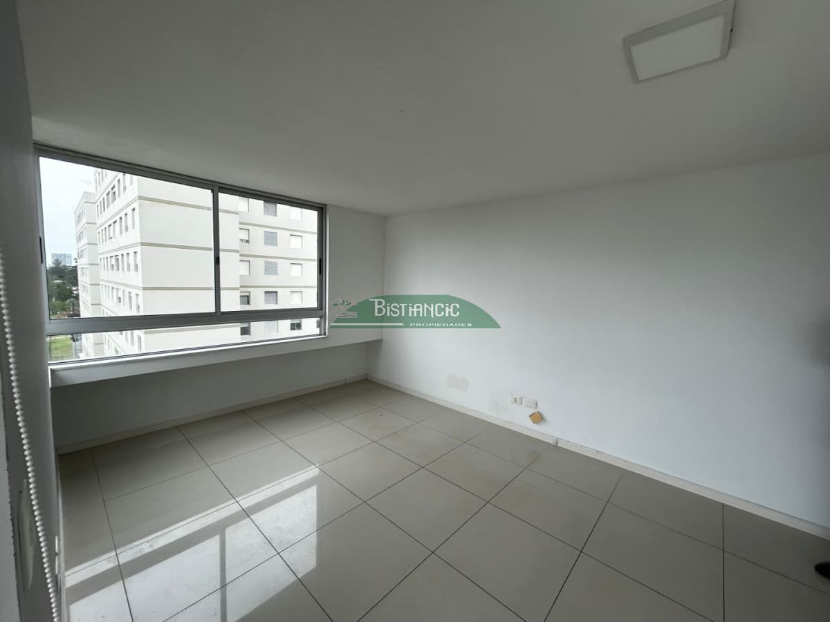 Apartamento en alquiler anual -2 dorm, 1 baño, con balcón y garage.  Zona Terminal