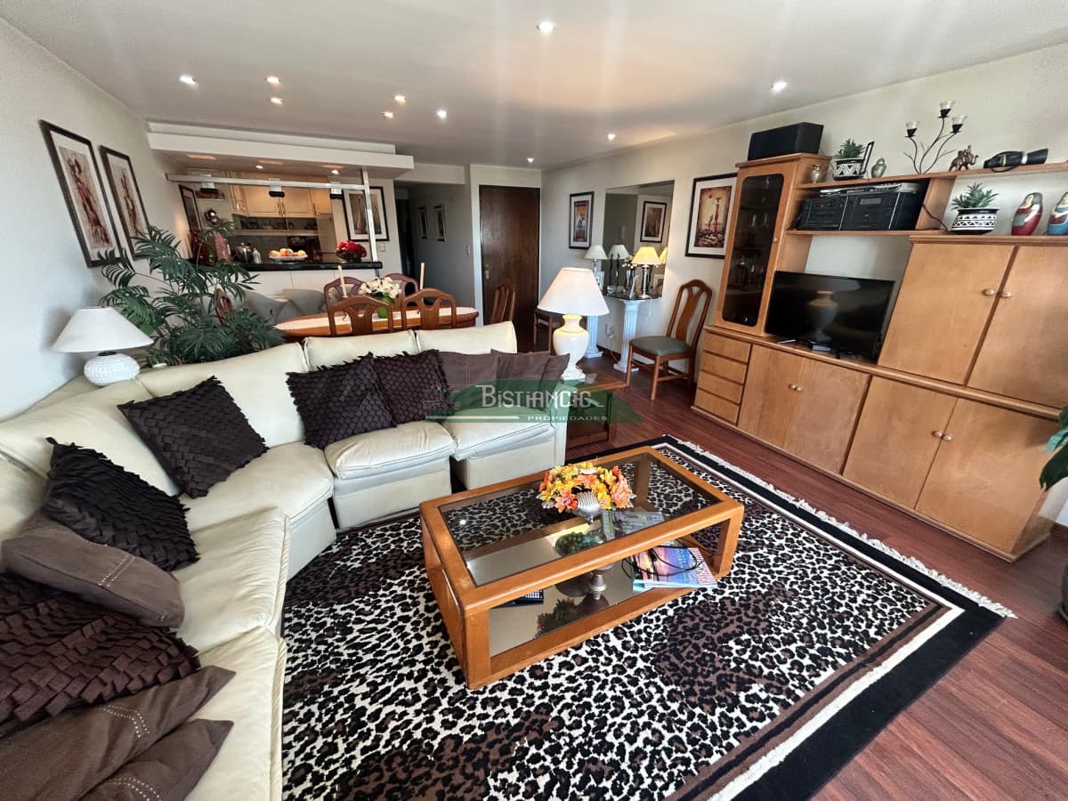 Alquiler Anual. Mansa Departamento de 4 dorm 3 baños frente al mar impecable con cochera. US$ 1600.