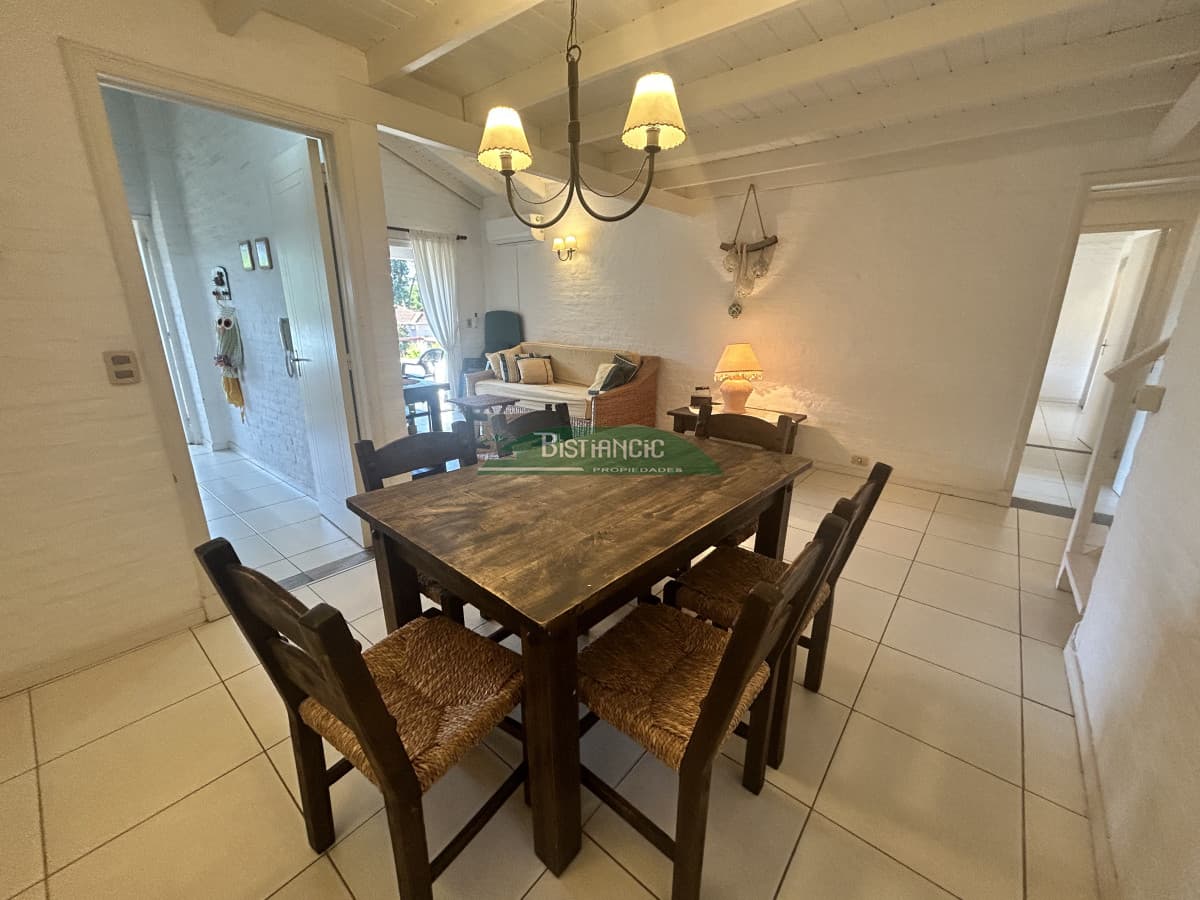 ALQUILER DE TEMPORADA Apartamento cómodo en barrio Country, 3 dormitorios, 2 baños, terraza con parrillero y cochera