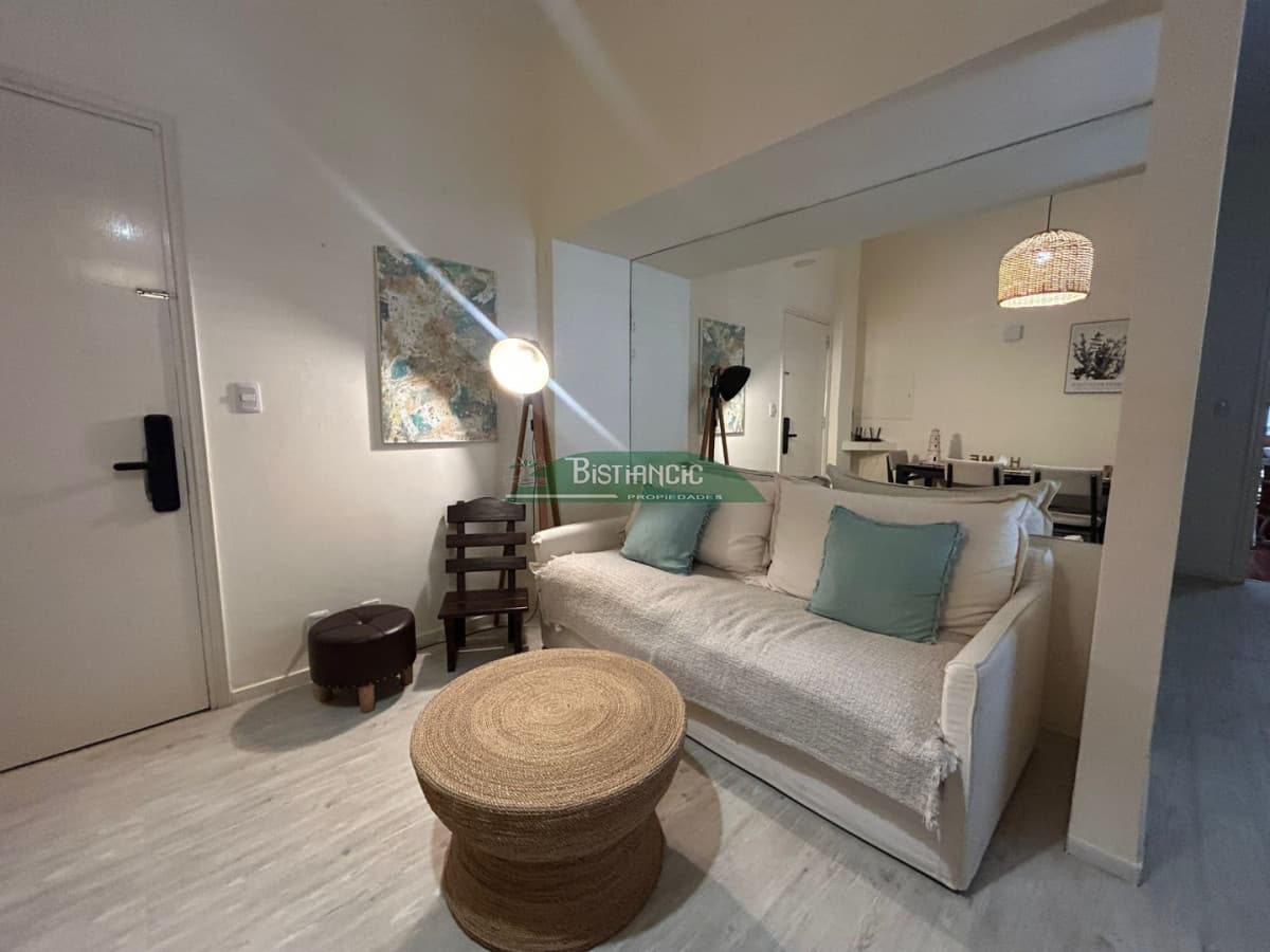 Alquiler invernal en Peninsula, Punta del este. 2 dorm,2 baños, con cochera, wifi y servicio de mucama.
