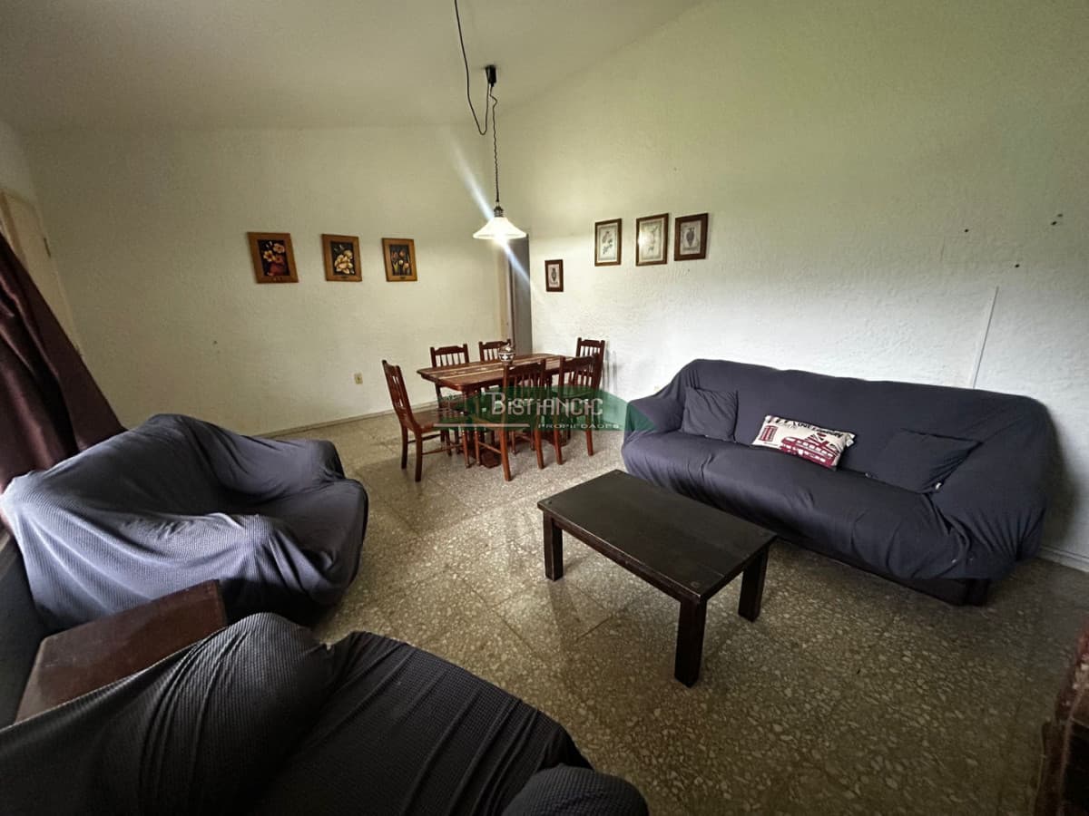 Pinares Chalé tradicional 3 dorm 2 baños + servicio, 718 m2 jardín, cerca de todo. Venta US$ 310.000.
