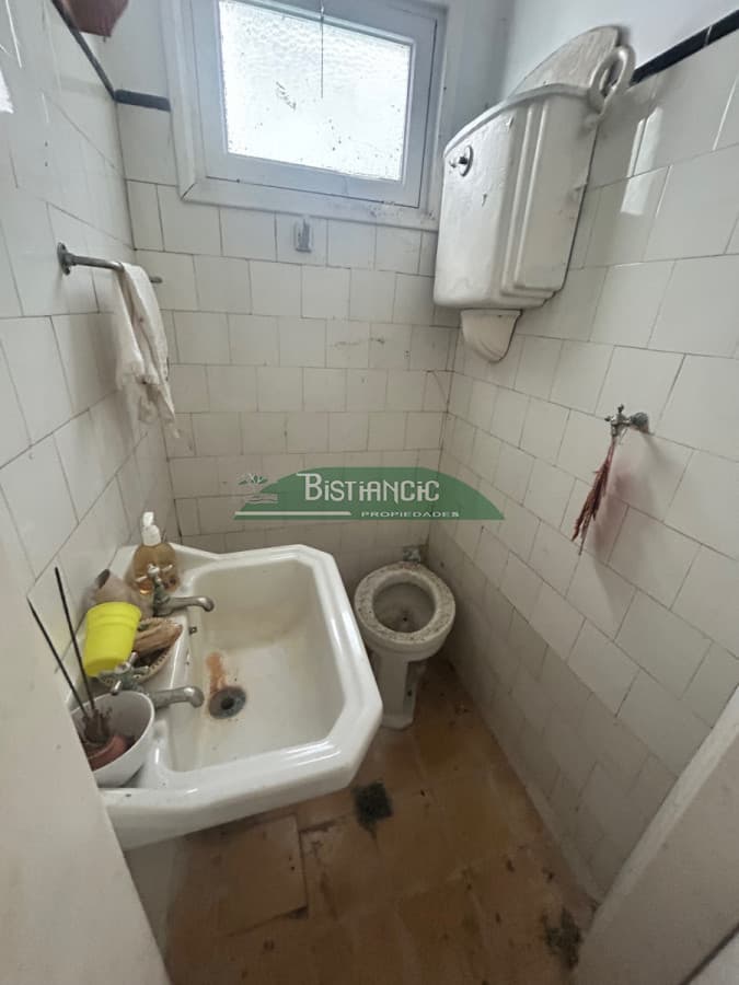 Vendo casa Centro Maldonado casi peatonal a reciclar ideal comercio, 180 m2 .