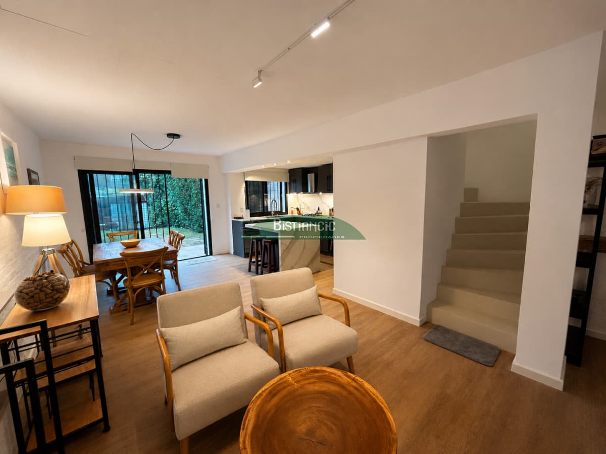 Casa en venta en Pinares, 3 dormitorios (1 en suite) 3 baños, con piscina climatizada  y barbacoa | Precio de venta U$S 450.000
