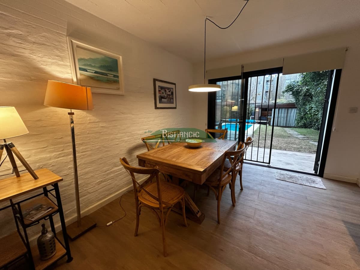 Casa en venta en Pinares, 3 dormitorios (1 en suite) 3 baños, con piscina climatizada  y barbacoa | Precio de venta U$S 450.000
