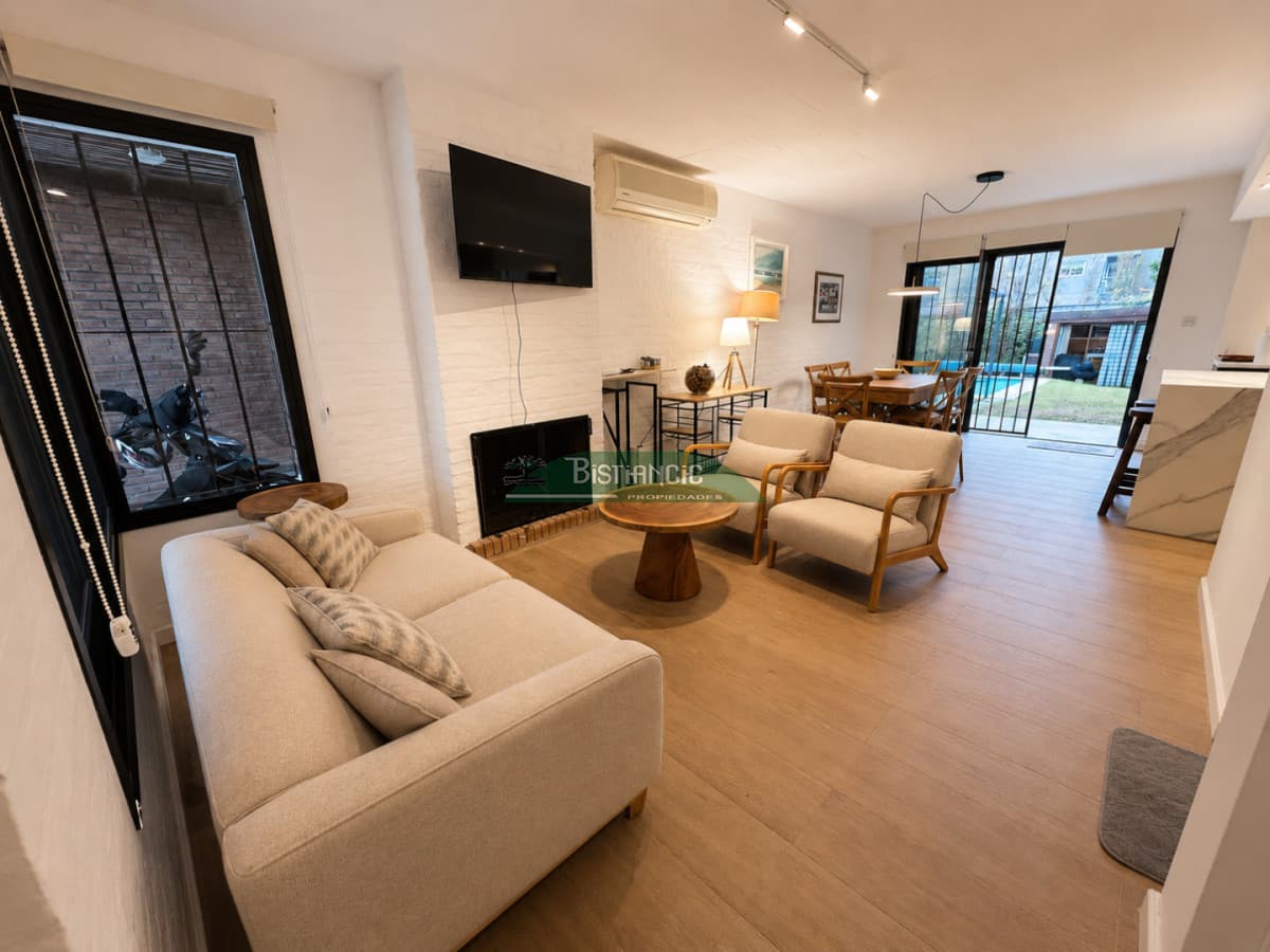 Casa en venta en Pinares, 3 dormitorios (1 en suite) 3 baños, con piscina climatizada  y barbacoa | Precio de venta U$S 450.000