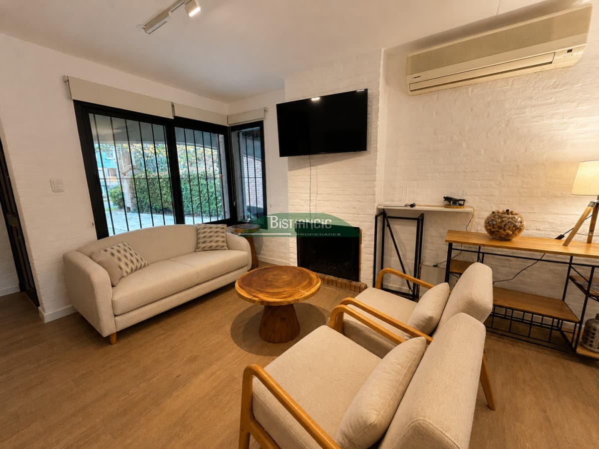 Casa en venta en Pinares, 3 dormitorios (1 en suite) 3 baños, con piscina climatizada  y barbacoa | Precio de venta U$S 450.000