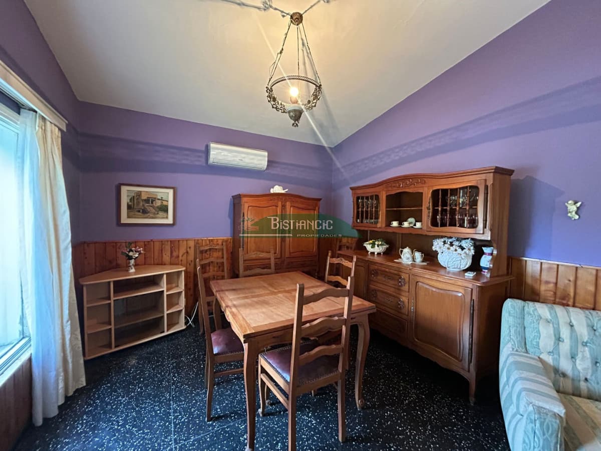 Hermosa casa en Venta - 2 dorm, 1 baño, cocina, living comedor, parrillero y estacionamiento.