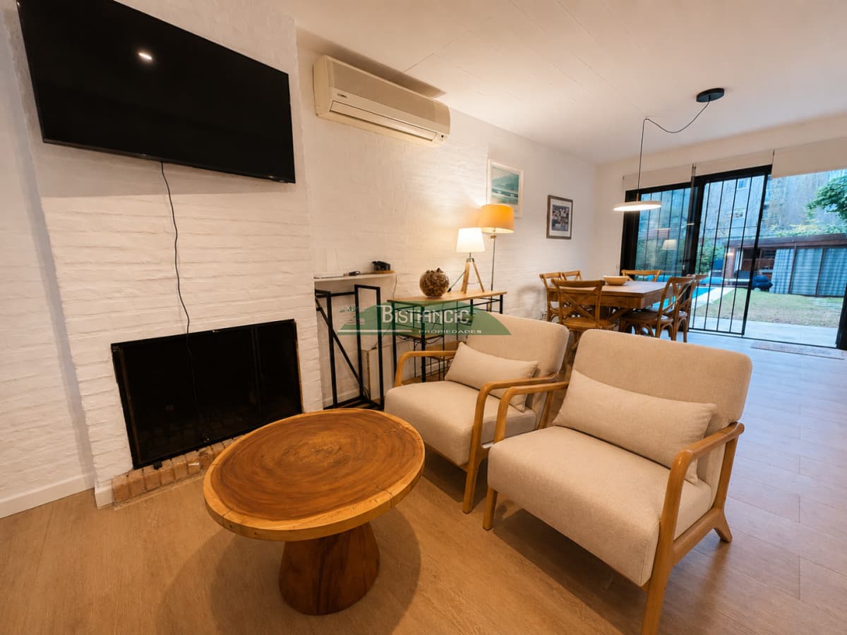 Casa en venta en Pinares, 3 dormitorios (1 en suite) 3 baños, con piscina climatizada  y barbacoa | Precio de venta U$S 450.000