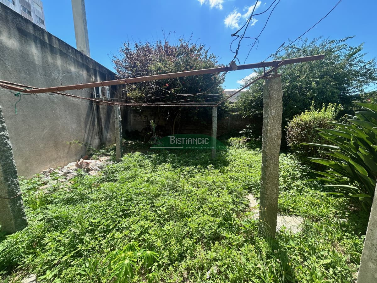 Vendo casa Centro Maldonado casi peatonal a reciclar ideal comercio, 180 m2 .