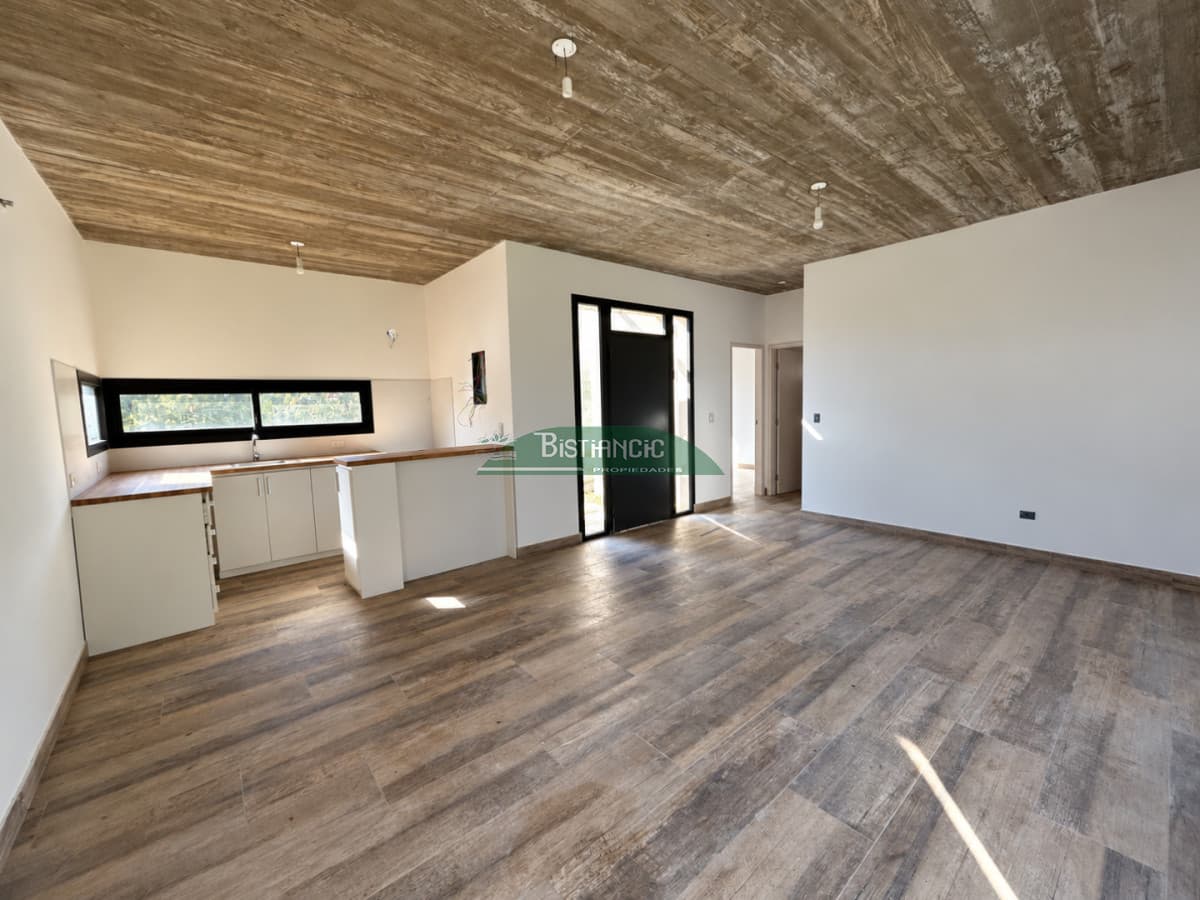 Casa a estrenar en barrio privado, construcción tradicional, 2 dorm 2 baños 310 m2 de terreno