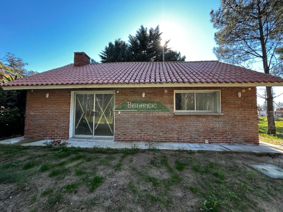 A estrenar en Casa en Barrio Privado, 2 dorm, 2 baños. U$S 198000