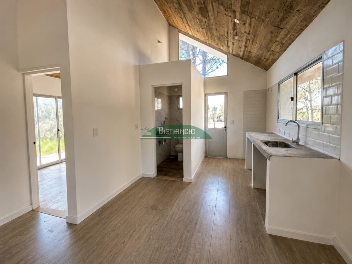 A estrenar en Casa en Barrio Privado, 2 dorm, 2 baños. U$S 198000