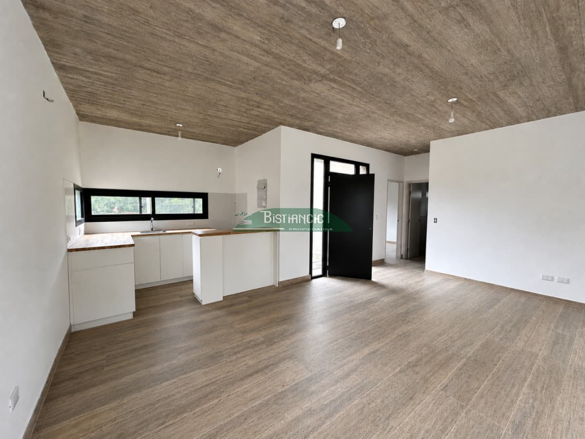 Casa a estrenar en barrio privado, construcción tradicional, 2 dorm 2 baños 310 m2 de terreno