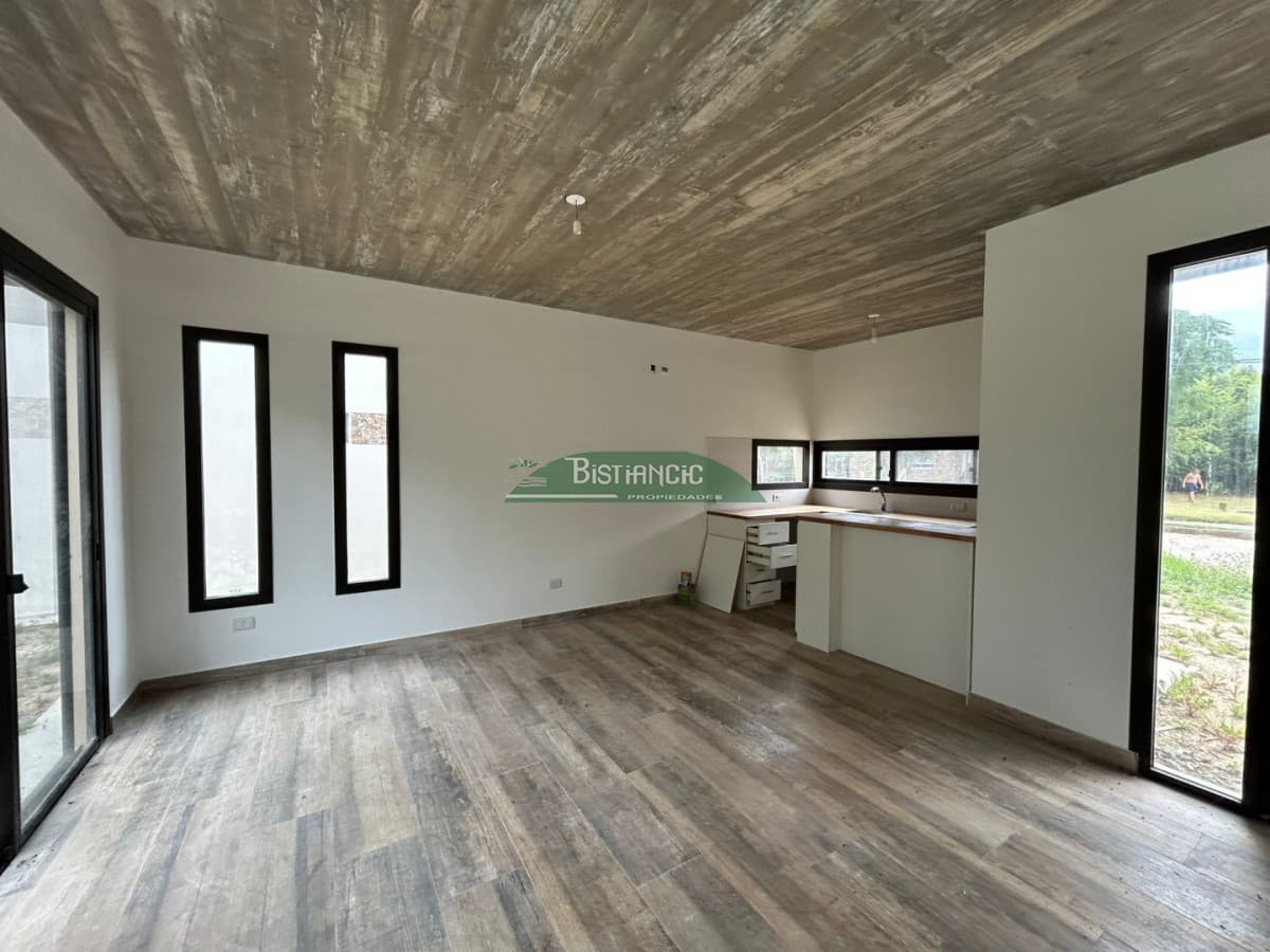 Casa a estrenar en barrio privado, construcción tradicional, 2 dorm 2 baños 310 m2 de terreno
