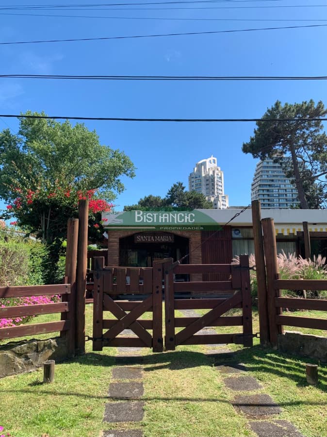 Alquiler de temporada, Casa de 3 dormitorios + 1 de servicio.  Con gran barbacoa