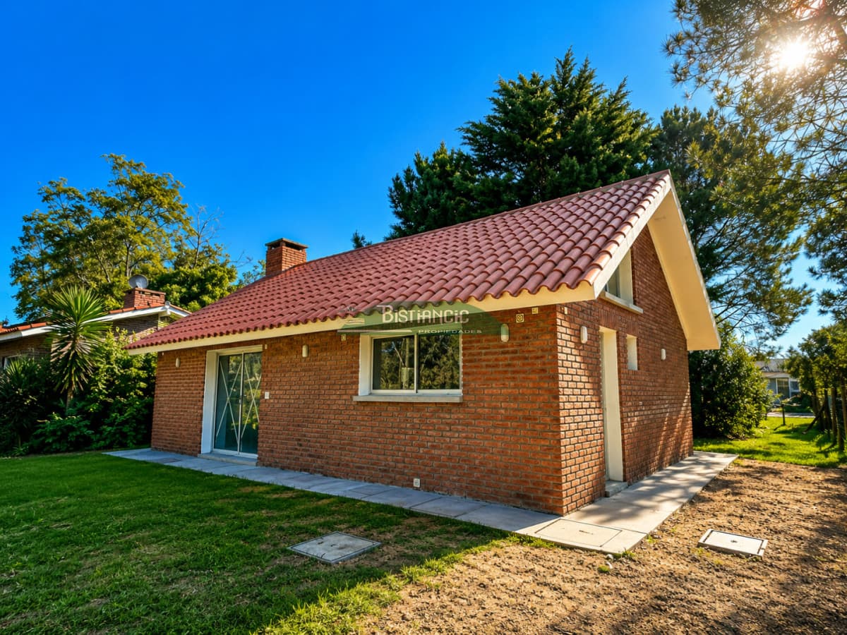 A estrenar en Casa en Barrio Privado, 2 dorm, 2 baños. U$S 198000