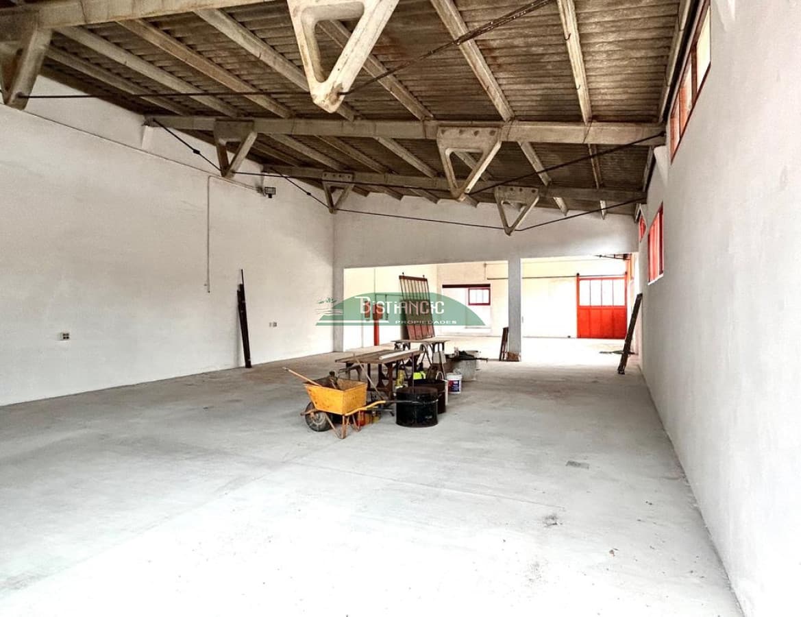 Galpón de 500 m2 con oficina y lugar para vehículos , cerca del centro de Maldonado. Alquiler US$ 2300., Venta US$ 310.000. Consulte
