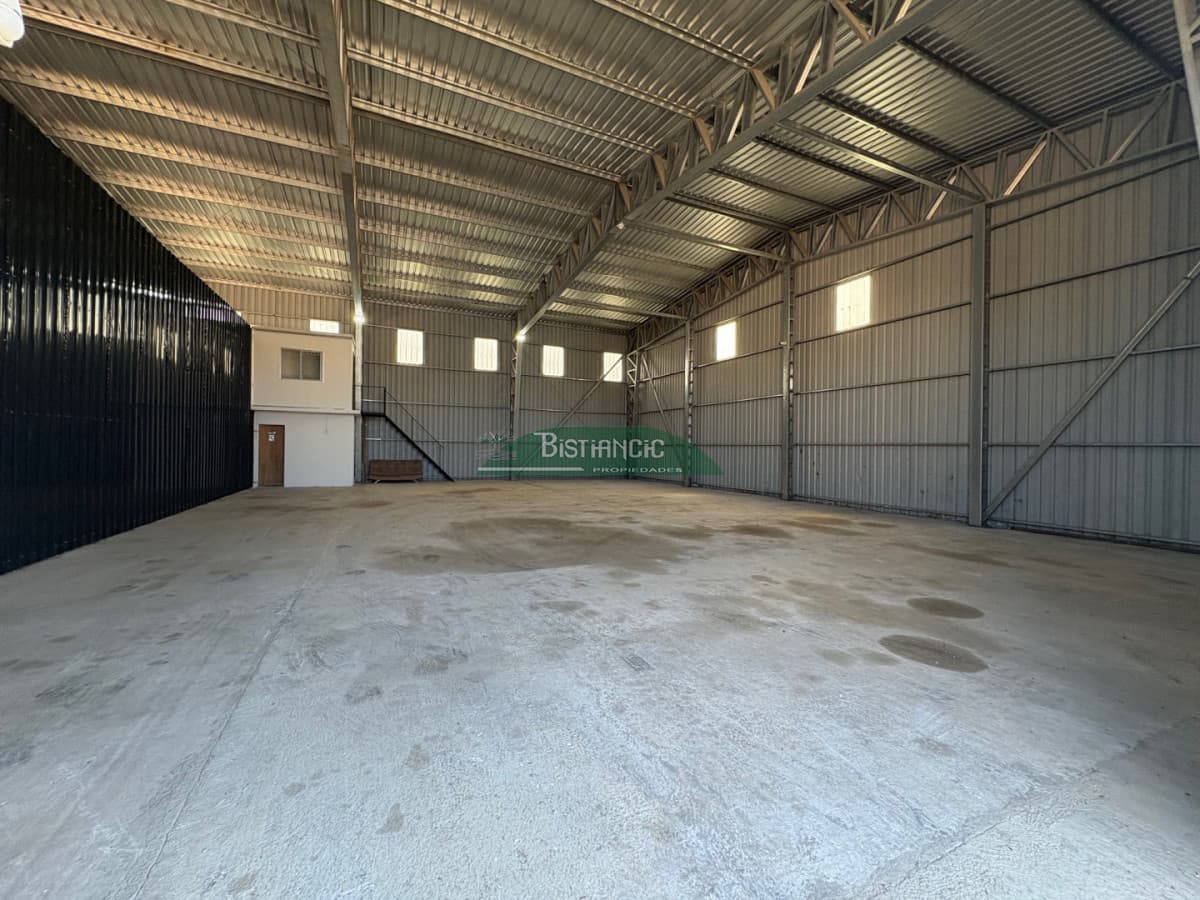 Galpon próximo a ruta 39, 300 m2 con oficina y baño, cerco perimetral, etc. Alquiler US$ 2400