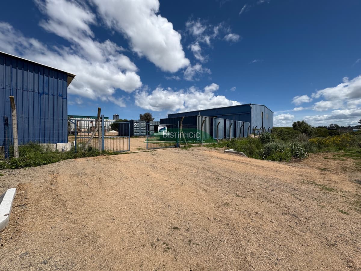 Galpon próximo a ruta 39, 300 m2 con oficina y baño, cerco perimetral, etc. Alquiler US$ 2400