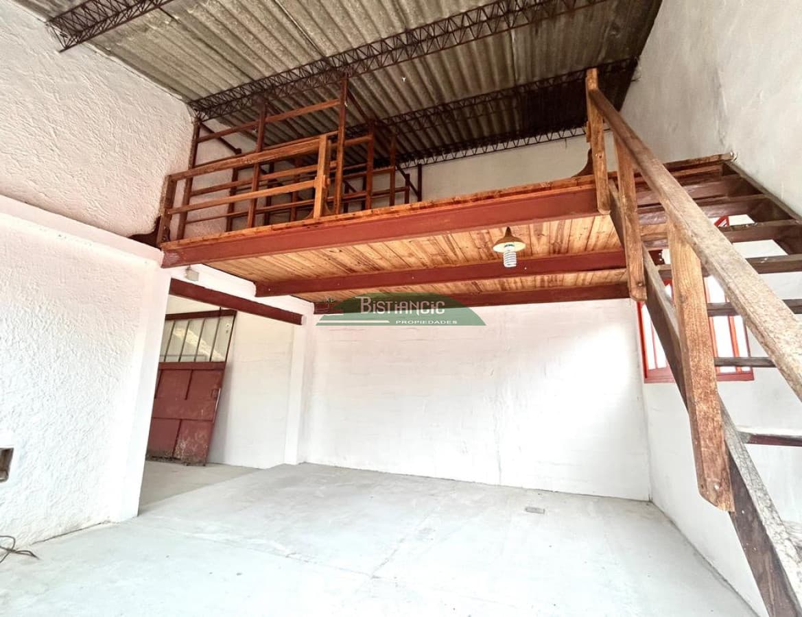 Galpón de 500 m2 con oficina y lugar para vehículos , cerca del centro de Maldonado. Alquiler US$ 2300., Venta US$ 310.000. Consulte
