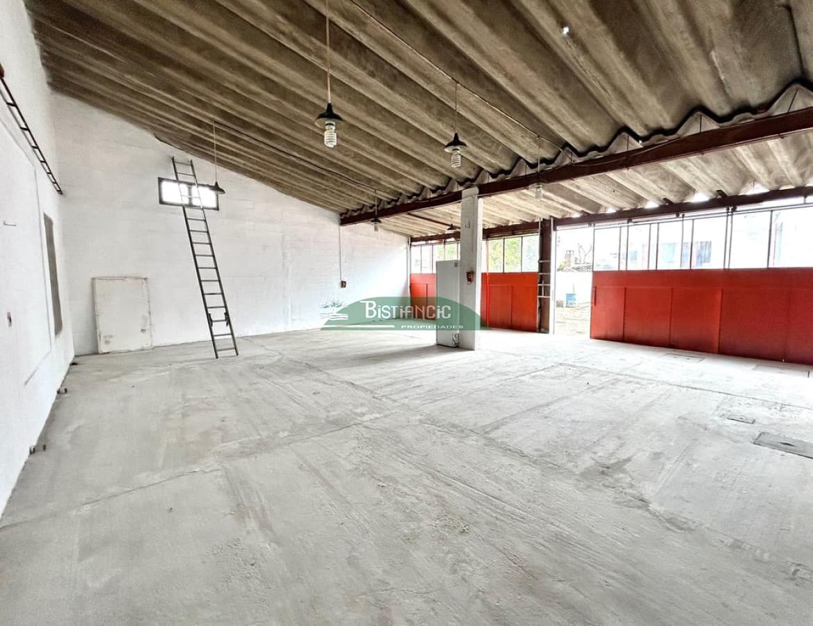 Galpón de 500 m2 con oficina y lugar para vehículos , cerca del centro de Maldonado. Alquiler US$ 2300., Venta US$ 310.000. Consulte