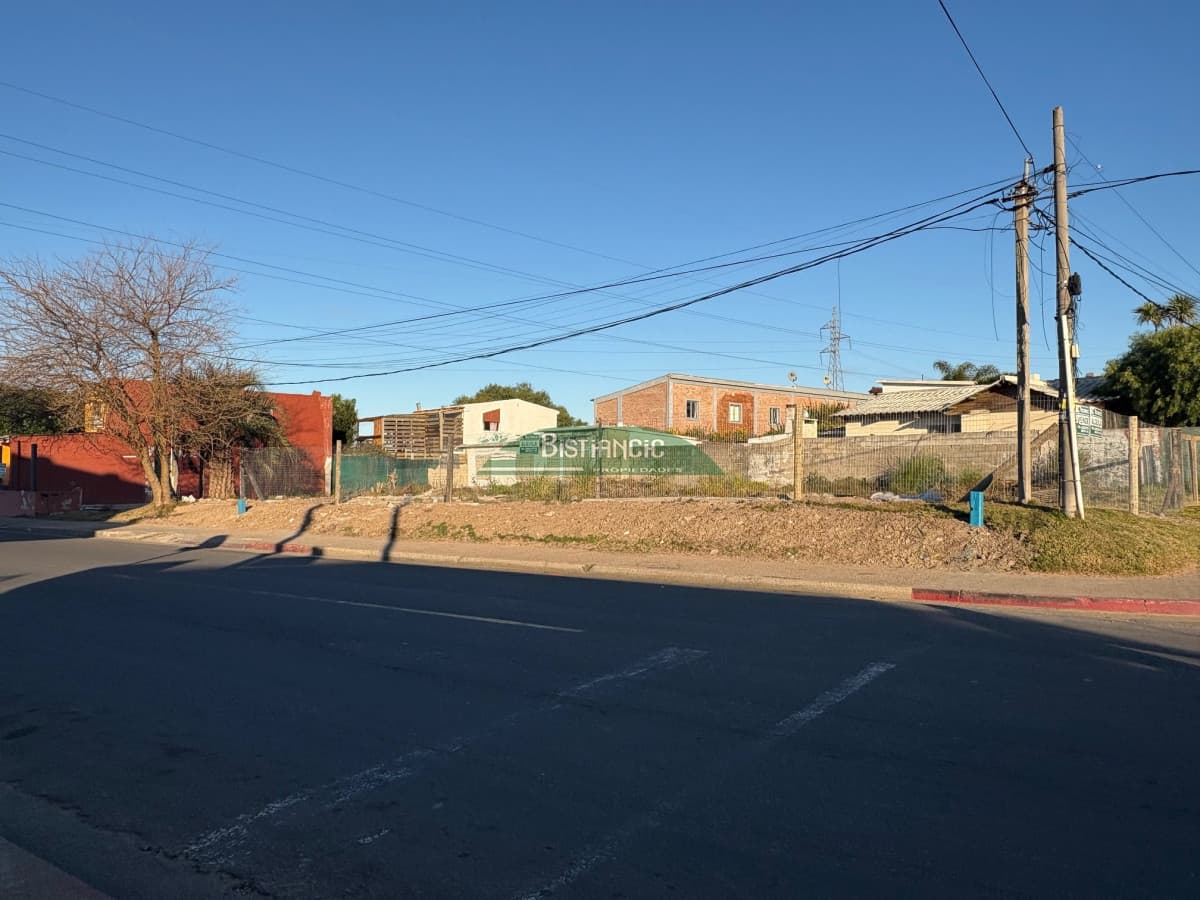 Terreno de 396m2 en venta! totalmente cercado con porton, en gran esquina, zona de alto transito.
