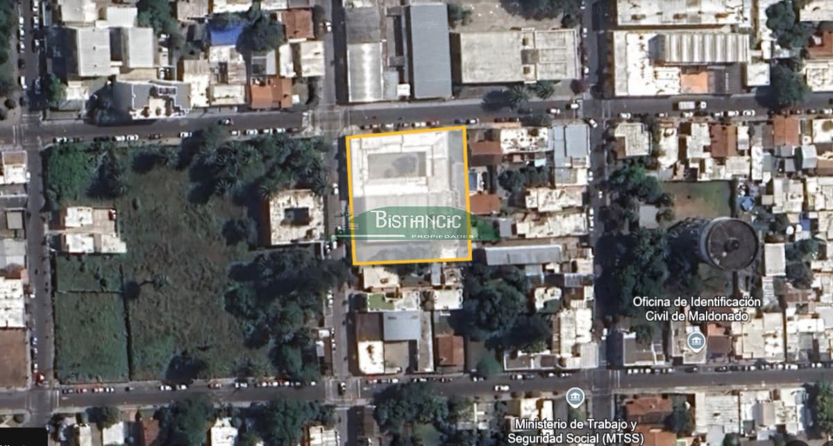 Gran terreno en Maldonado, próximo a Shoping Atlántico, 1950 m2 apto PB+9PA.