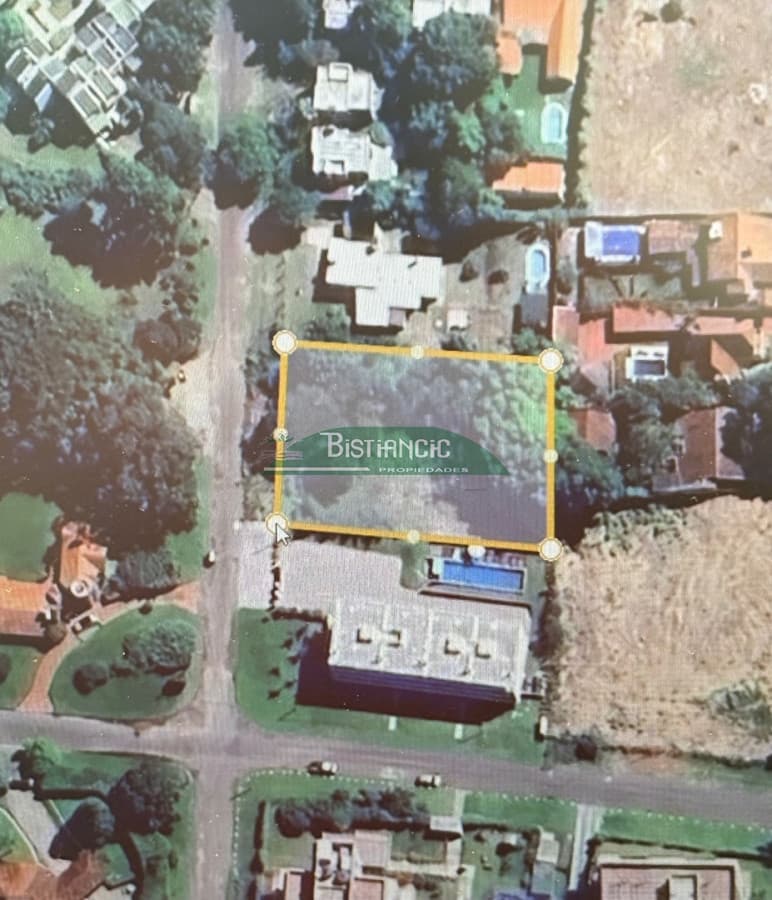Terreno de 1430 m2 en paradas Mansa, ideal edificio PB+2 PA. venta US$ 490.000.