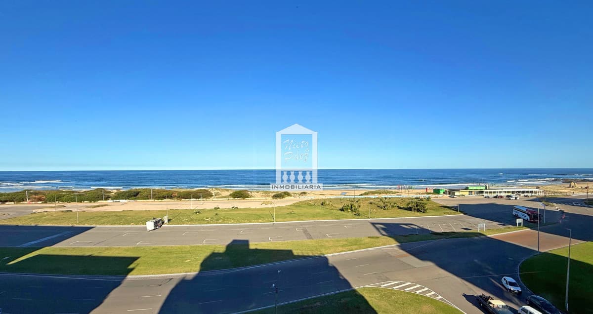 VENTA OPORTUNIDAD 2 DORMITORIOS 2 BAÑOS 1 SUITE PRIMERA LINEA PLAYA BRAVA FRENTE AL MAR AMPLIO APARTAMENTO EXCELENTE CONSTRUCCION