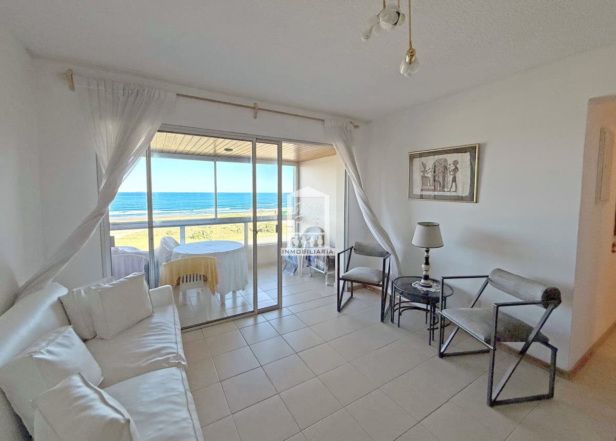 VENTA OPORTUNIDAD 2 DORMITORIOS 2 BAÑOS 1 SUITE PRIMERA LINEA PLAYA BRAVA FRENTE AL MAR AMPLIO APARTAMENTO EXCELENTE CONSTRUCCION