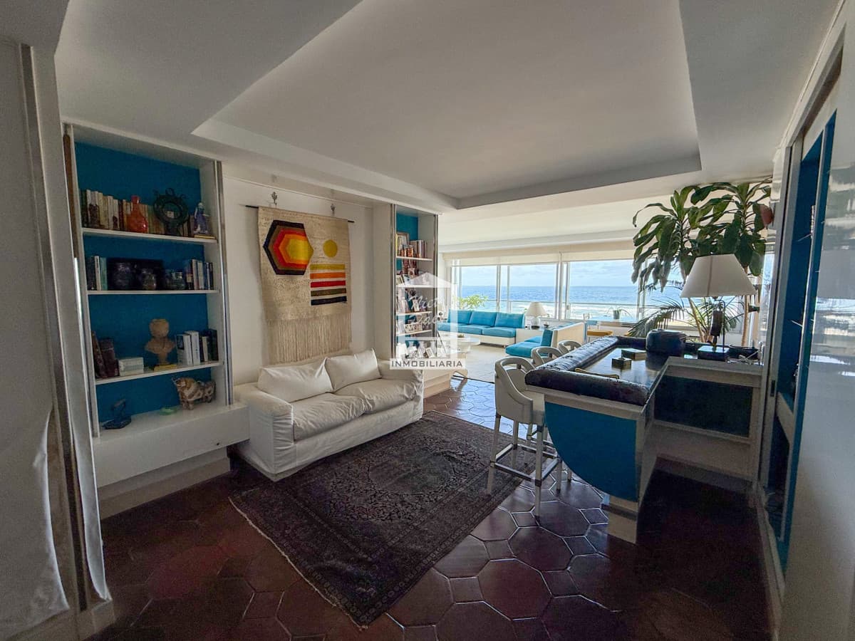 VENTA APARTAMENTO PRIMERA LINEA BRAVA 4 DORMITORIOS Y SERVICIO COMPLETO GRAN PLANTA VISTA DIRECTA A LA BRAVA