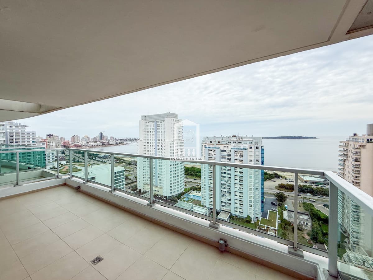 VENTA APARTAMENTO SEGUNDA LINEA 2 DORMITORIOS 2 BAÑOS PISO ALTO PLAYA MANSA A 1 CUADRA DEL MAR TODOS LOS SERVICIOS