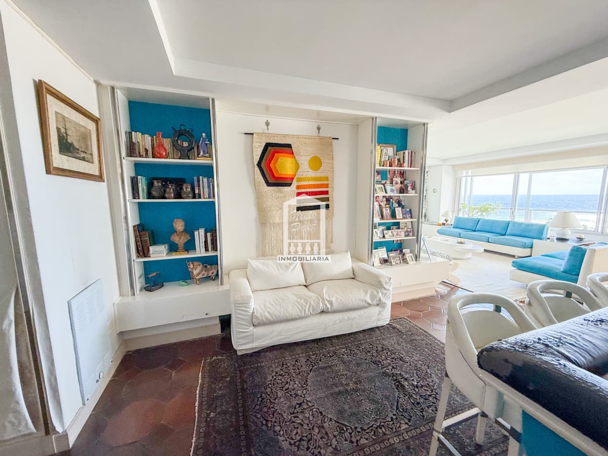 VENTA APARTAMENTO PRIMERA LINEA BRAVA 4 DORMITORIOS Y SERVICIO COMPLETO GRAN PLANTA VISTA DIRECTA A LA BRAVA