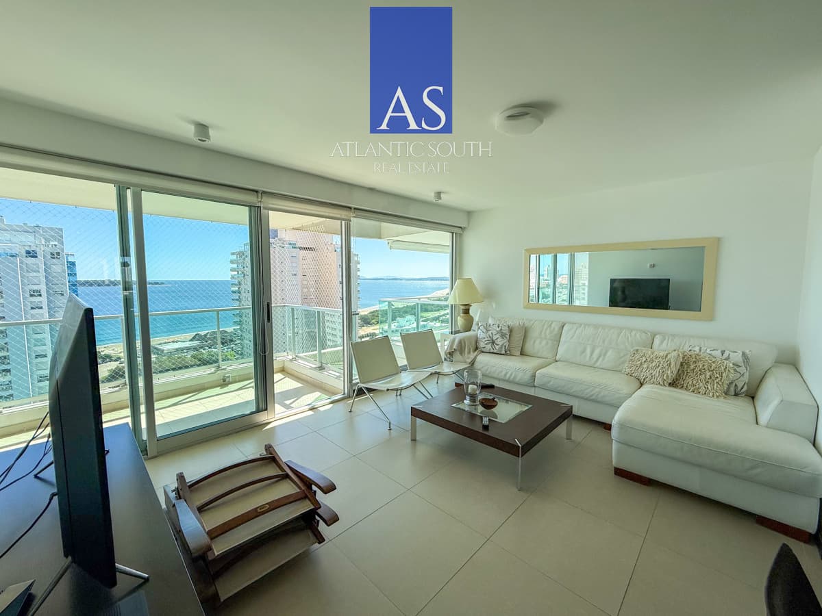 Apartamento 3 dormitorios en torre de categoría con vista al mar garage Playa Mansa