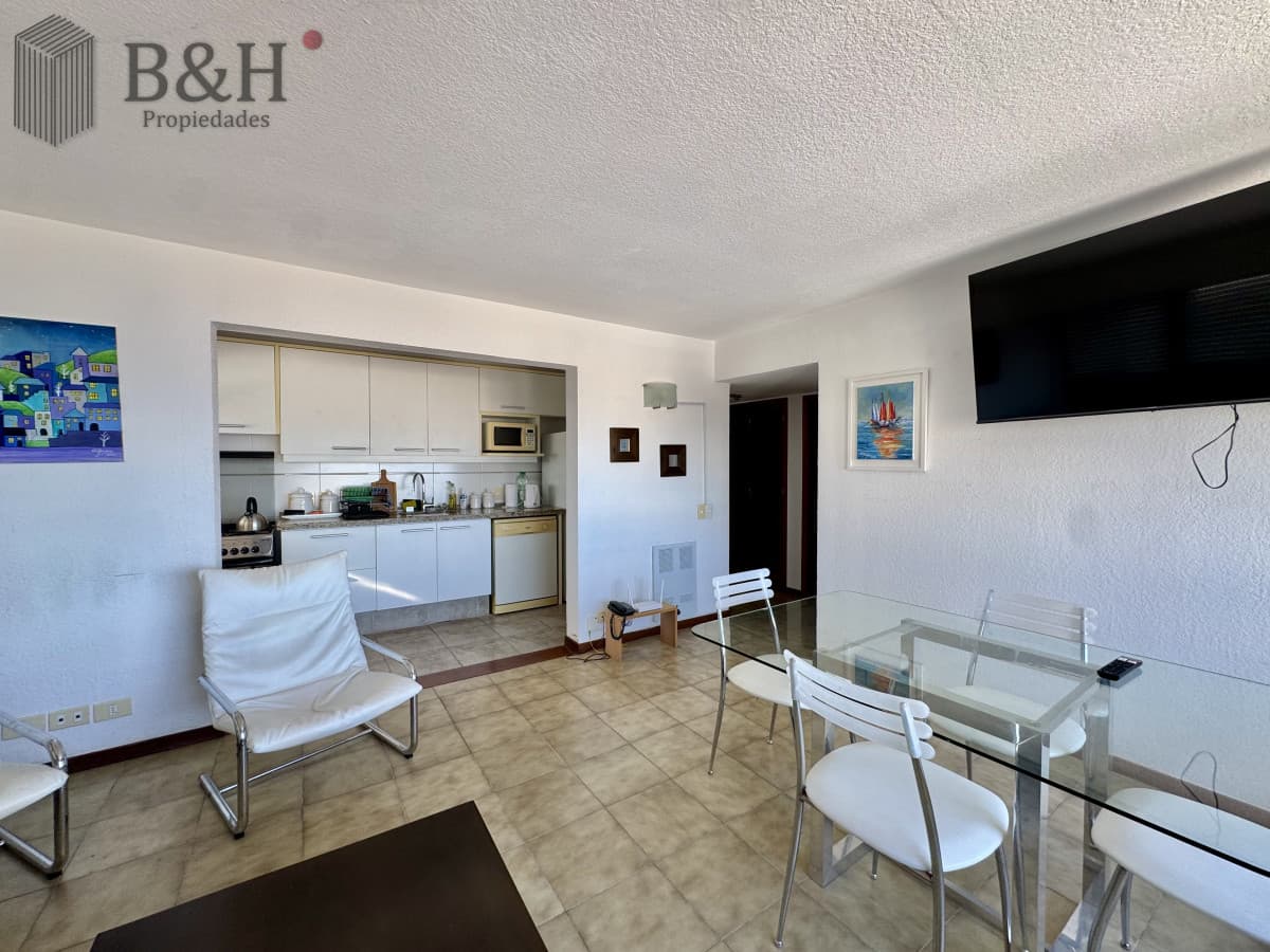 Apartamento con vista al mas a pasos del puerto disponible en alquiler temporal