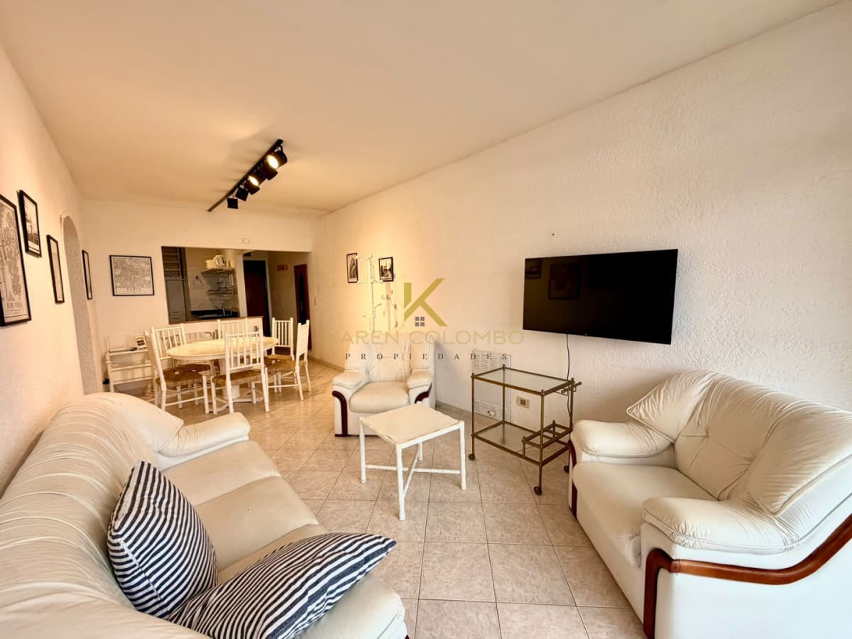 Apartamento de 2 domritorios en venta, 1ra linea de playa brava!