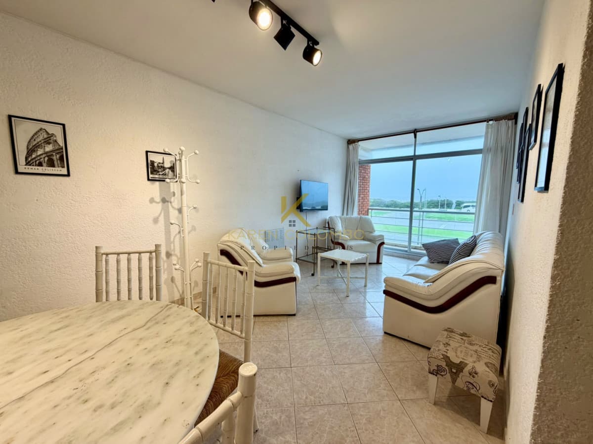 Apartamento de 2 domritorios en venta, 1ra linea de playa brava!