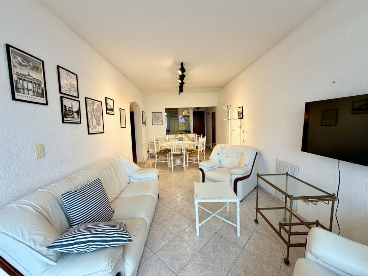 Apartamento de 2 domritorios en venta, 1ra linea de playa brava!