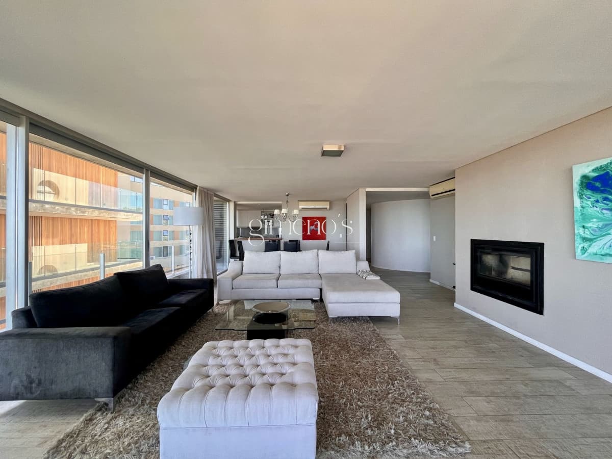 Exclusivo departamento en venta frente a playa mansa- Punta del Este
