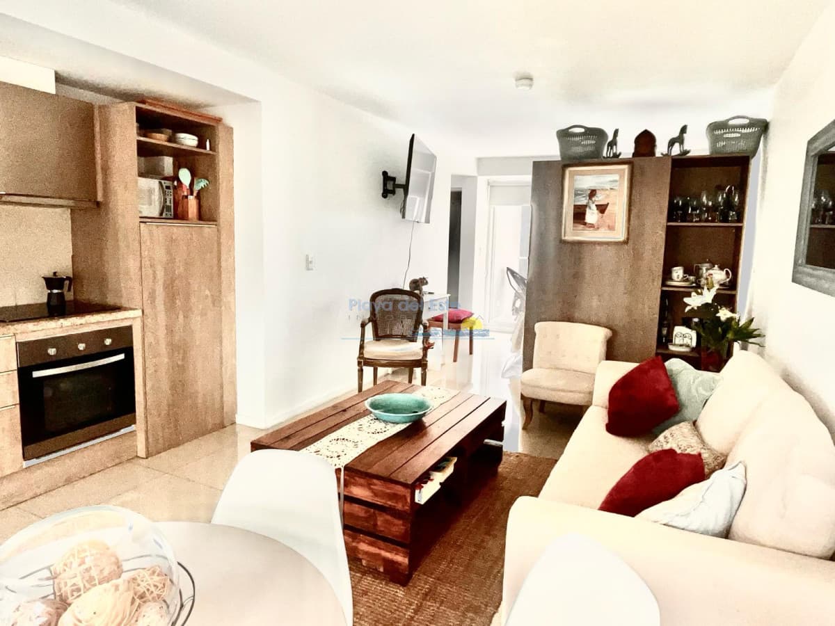 Venta y alquiler anual de apartamento monoambiente sectorizado en península con todos los servicios  - Inmobiliaria Playa del Este