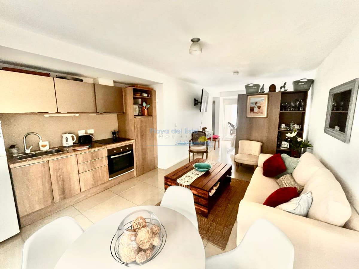 Venta y alquiler anual de apartamento monoambiente sectorizado en península con todos los servicios  - Inmobiliaria Playa del Este