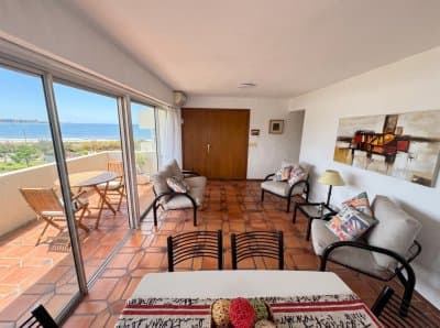 Apartamento 2 dormitorios 2 baños a metros de playa mansa  -