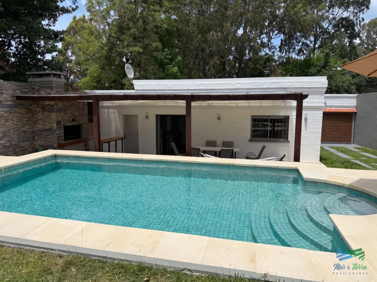 Casa 4 dormitorios en alquiler con piscina, Pinares, Punta del Este
